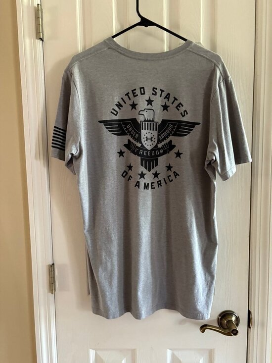 Under Armour Tshirt - Picture 2 of 2
